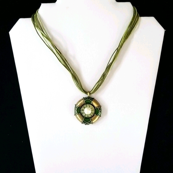 Vintage 1970s Faux Pearl and Rhinestone Pendant Necklace - Picture 4 of 12